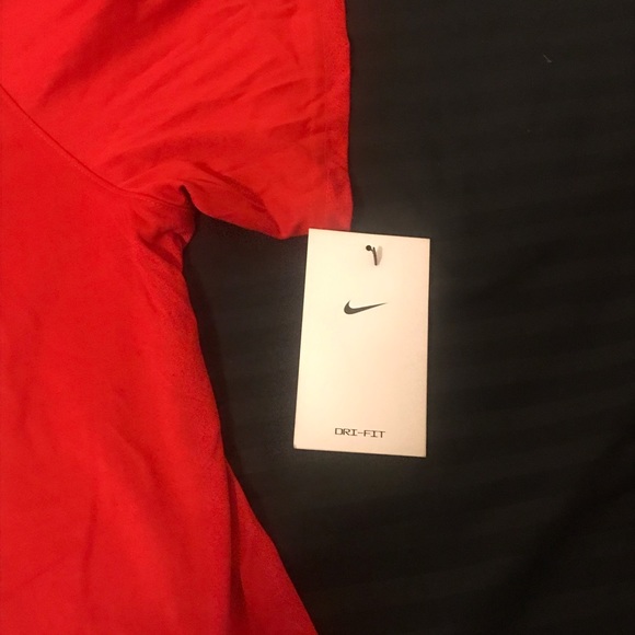 Nike Univ of Houston red T-Shirt - Picture 2 of 3